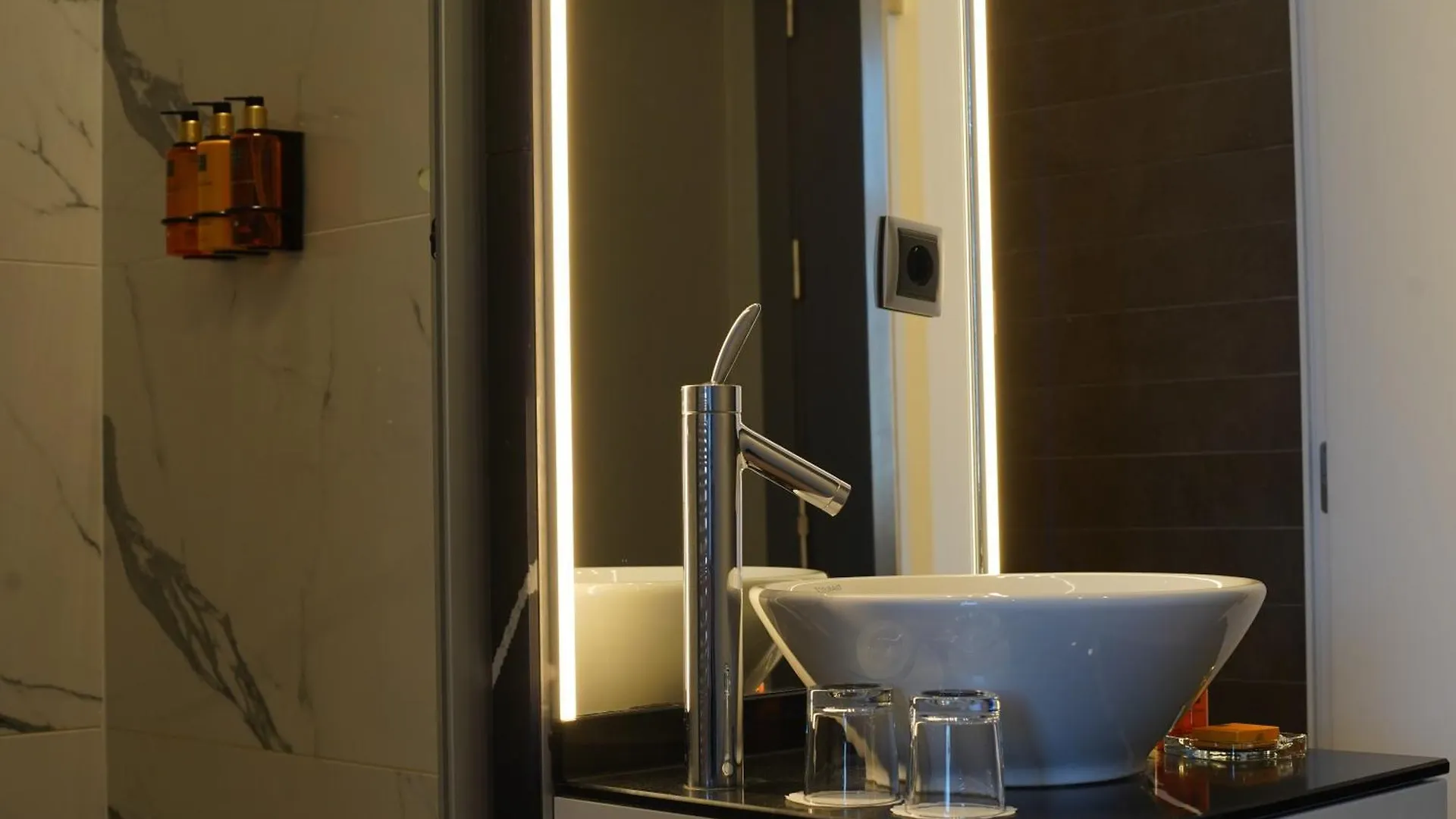 987 Design Prague Hotel
