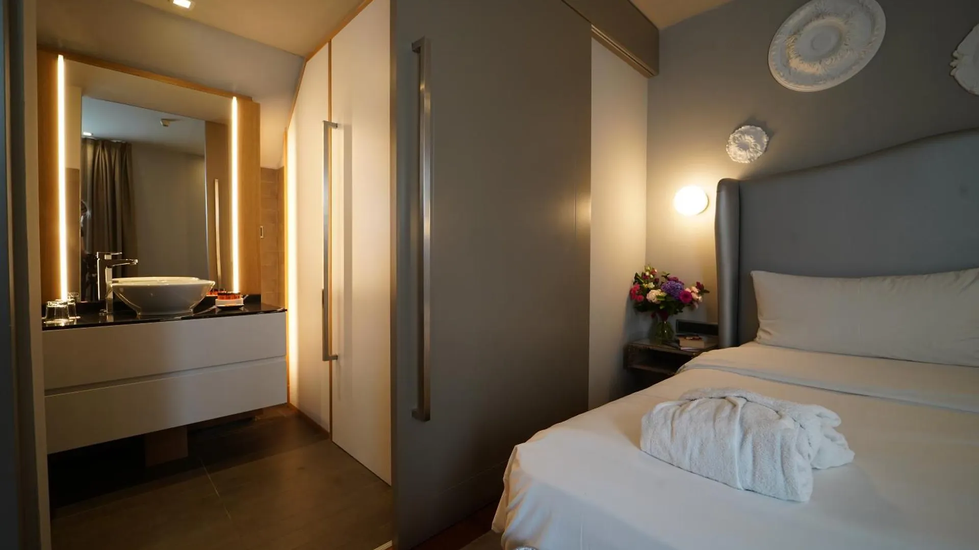 987 Design Prague Hotel
