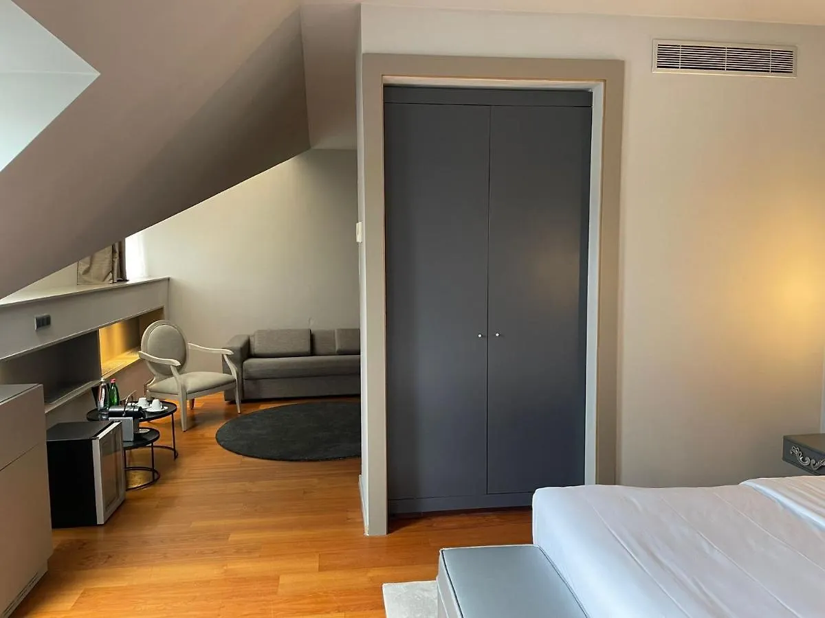987 Design Prague Hotel